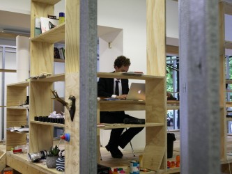 Observatorium - Observations on the Present State - stroom laptop