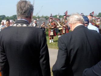 Observatorium - Manna, A Monument to the Food Drops of the Second World War - manna burgermeester
