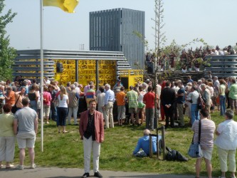 Observatorium - Manna, A Monument to the Food Drops of the Second World War - manna vlaggen